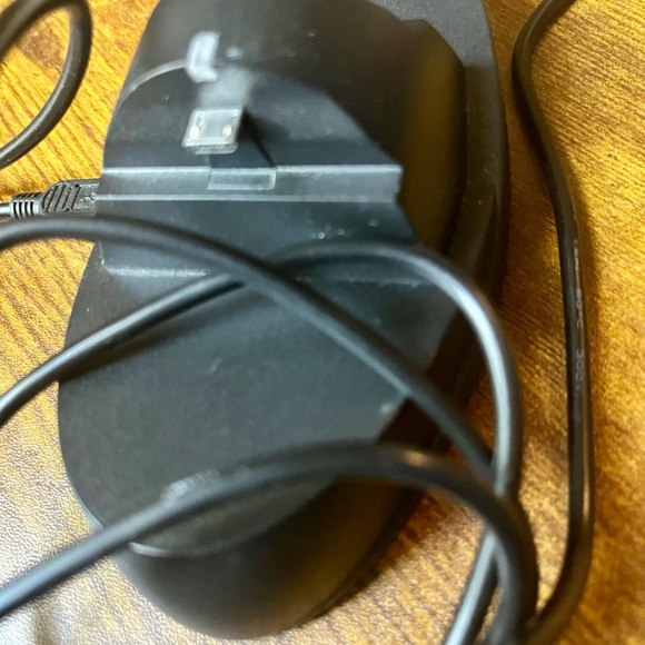 Dual Charging Station Charger for Xbox One Controller Black - Picture 2 of 3